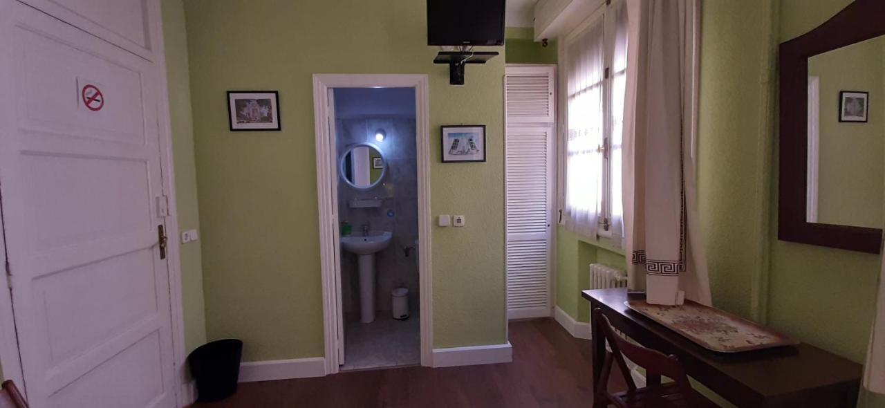 Hostal San Martin Madrid Buitenkant foto